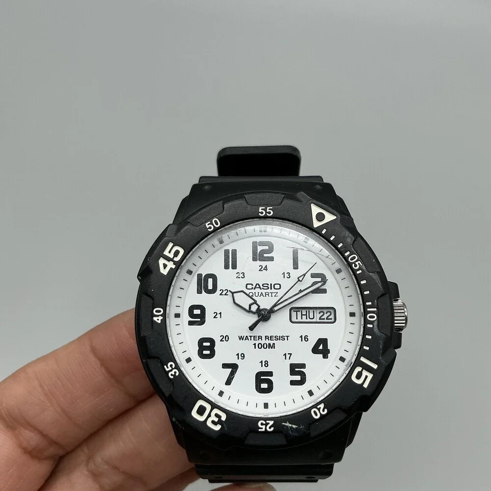 Casio 5125 MRW-200H Mens Watch 43mm White Dial Black Day Date New Battery